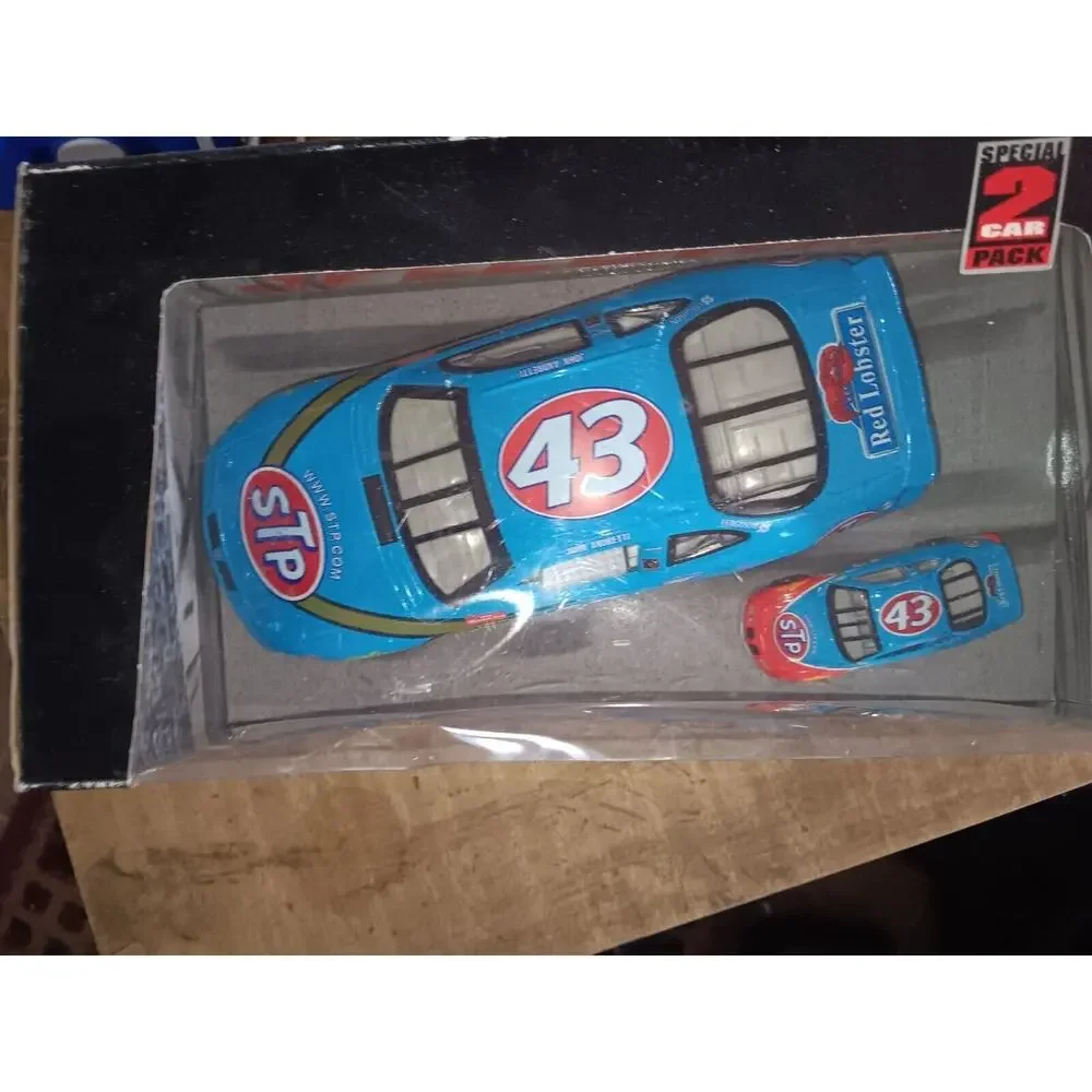 Hot Wheels Racing Nascar Special 2 Car Pack John Andretti STP #43 1:24 & 1:64
